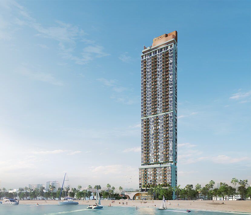 הדמיה של פרויקט היוקרה AROM Jomtien עם נוף לים על חוף ג'ומטיין, פטאיה